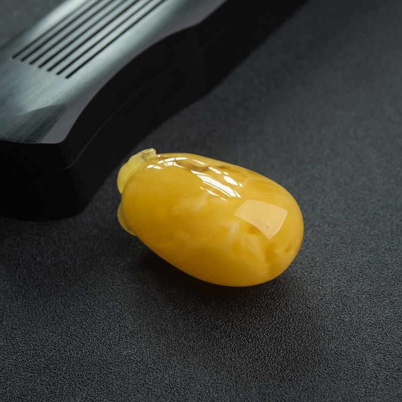 鸡油黄蜜蜡福瓜吊坠-红掌柜