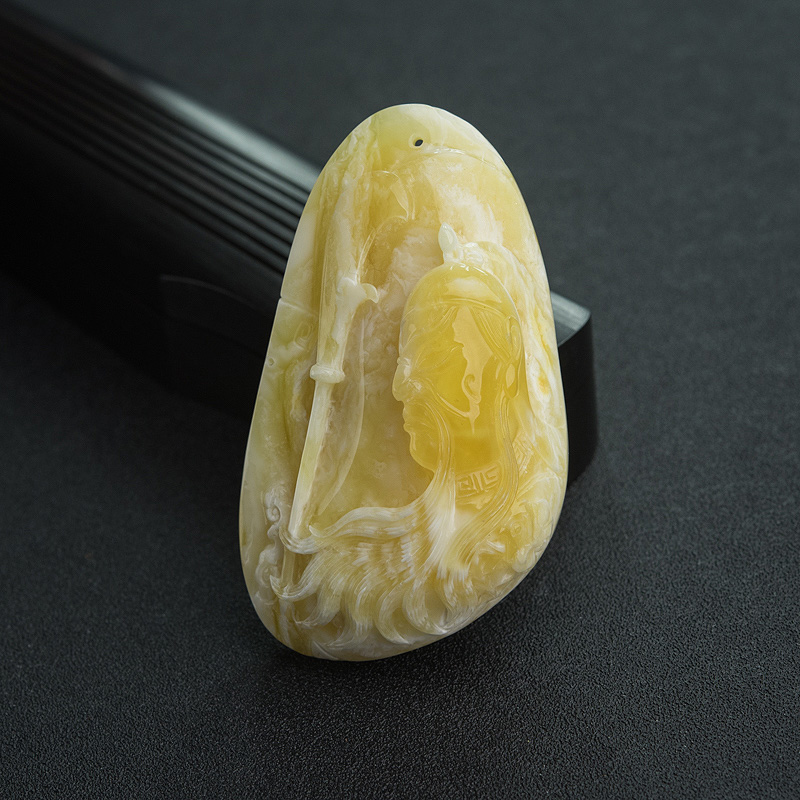 波罗的海带皮白花蜜蜡关公吊坠