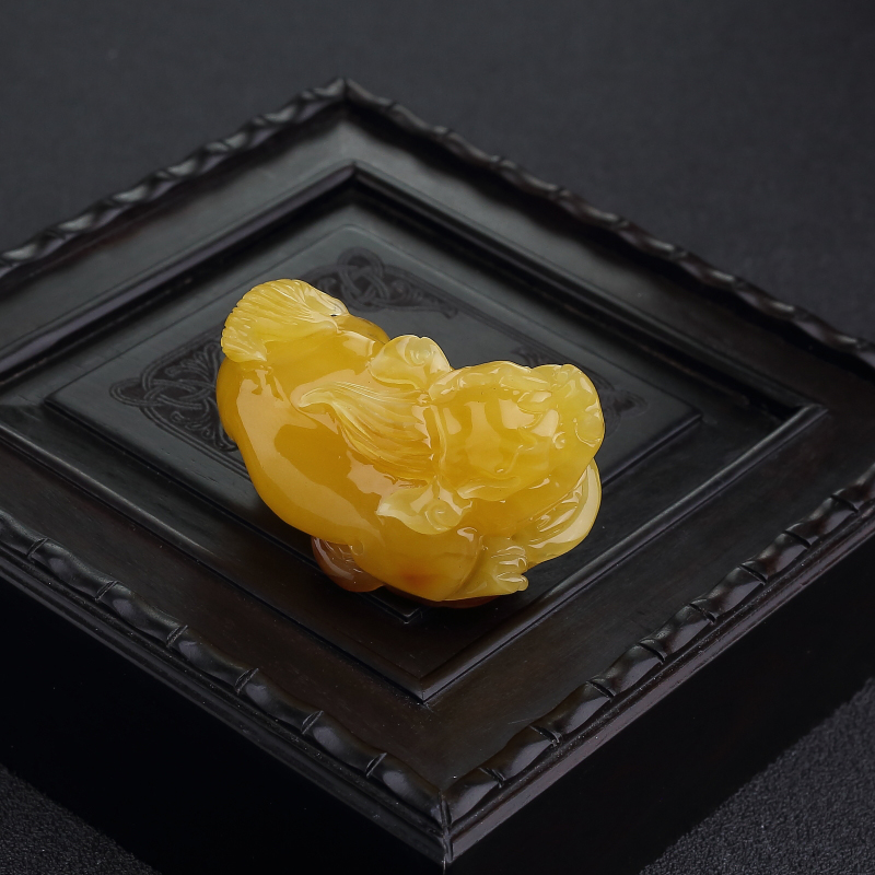 天然带皮鸡油黄蜜蜡貔貅吊坠-红掌柜