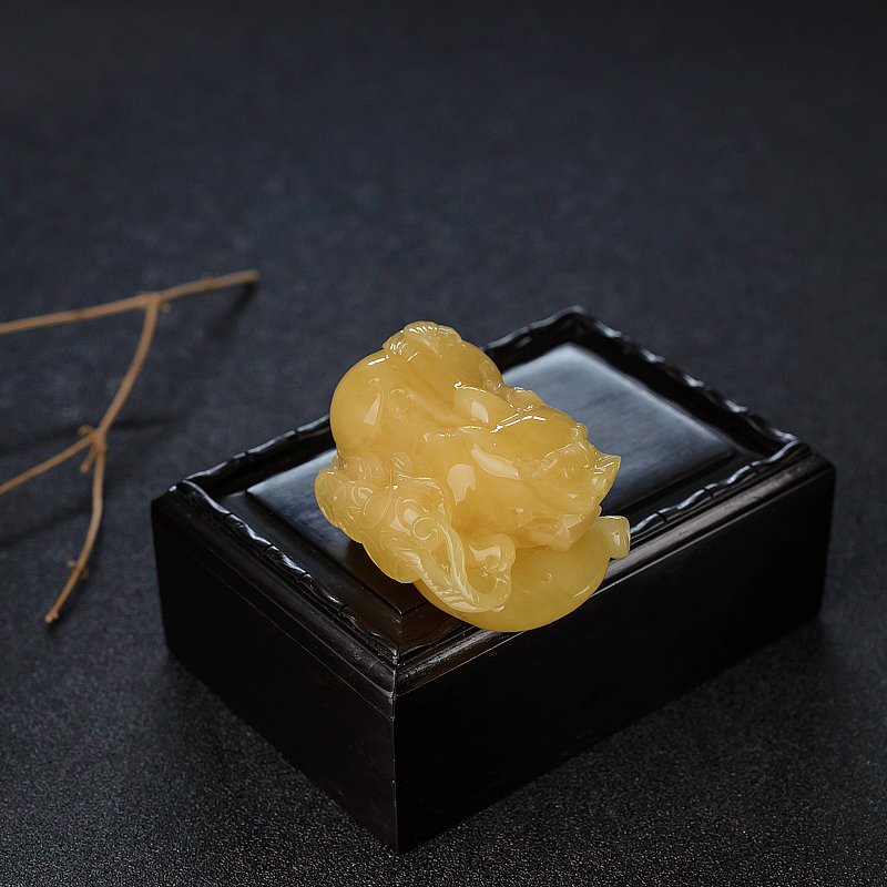 鸡油黄蜜蜡貔貅吊坠-红掌柜