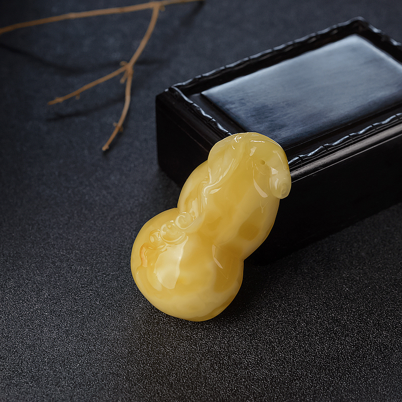 带皮鸡油黄蜜蜡葫芦吊坠-红掌柜