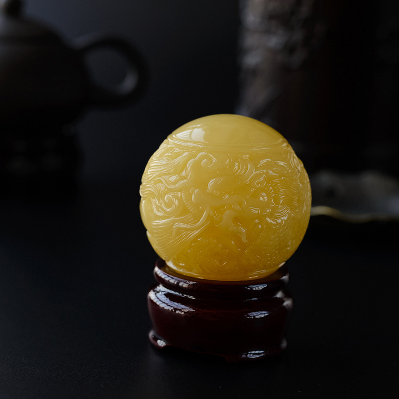 鸡油黄蜜蜡龙摆件-红掌柜