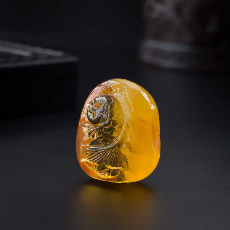 金包蜜鸡油红蜜蜡年年有余吊坠 - 红掌柜