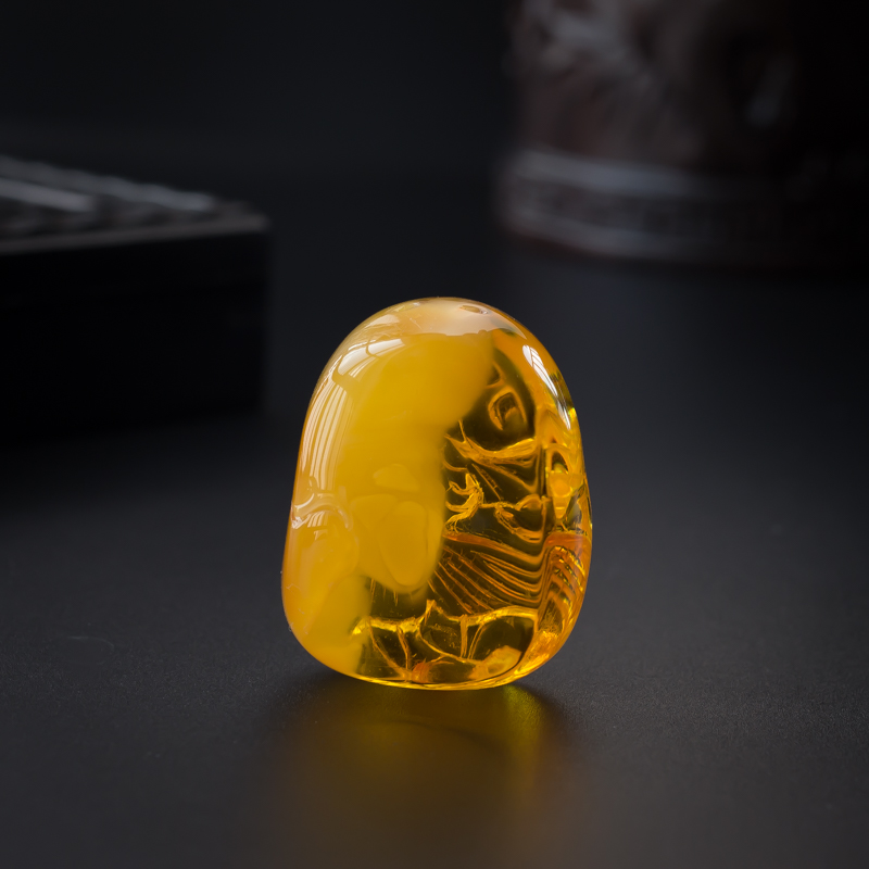 鸡油红蜜蜡年年有余吊坠 - 红掌柜