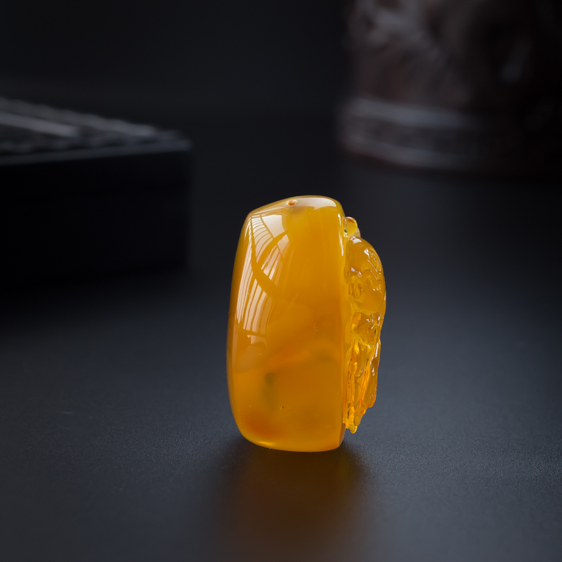 蜜蜡年年有余吊坠 - 红掌柜