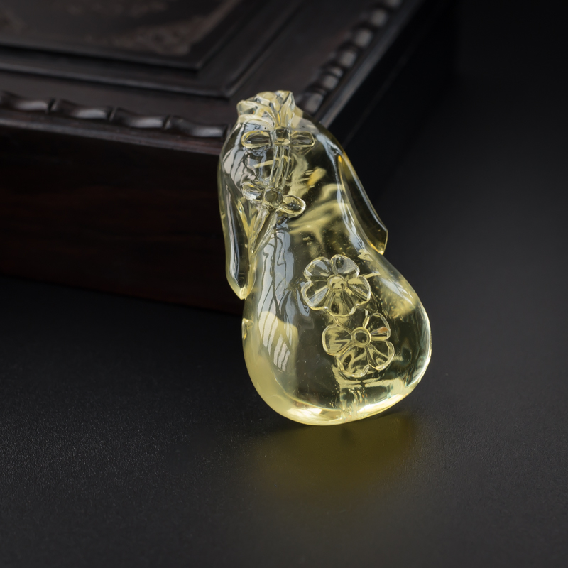 蜜蜡旗袍吊坠 - 红掌柜