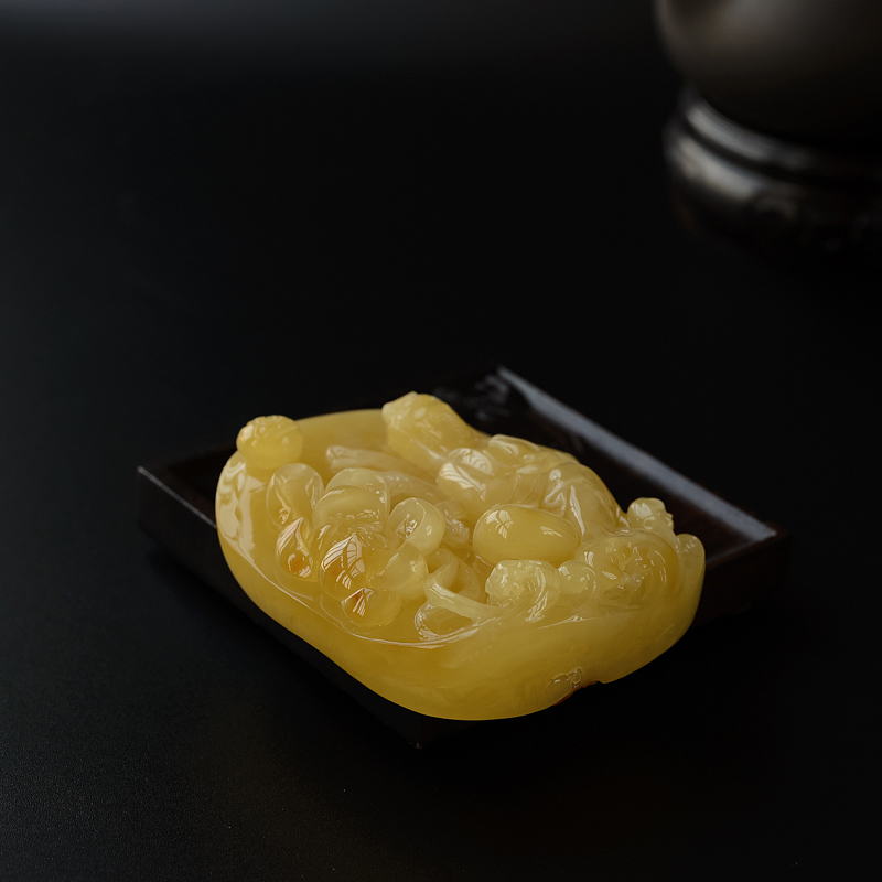 鸡油黄蜜蜡吊坠 - 红掌柜