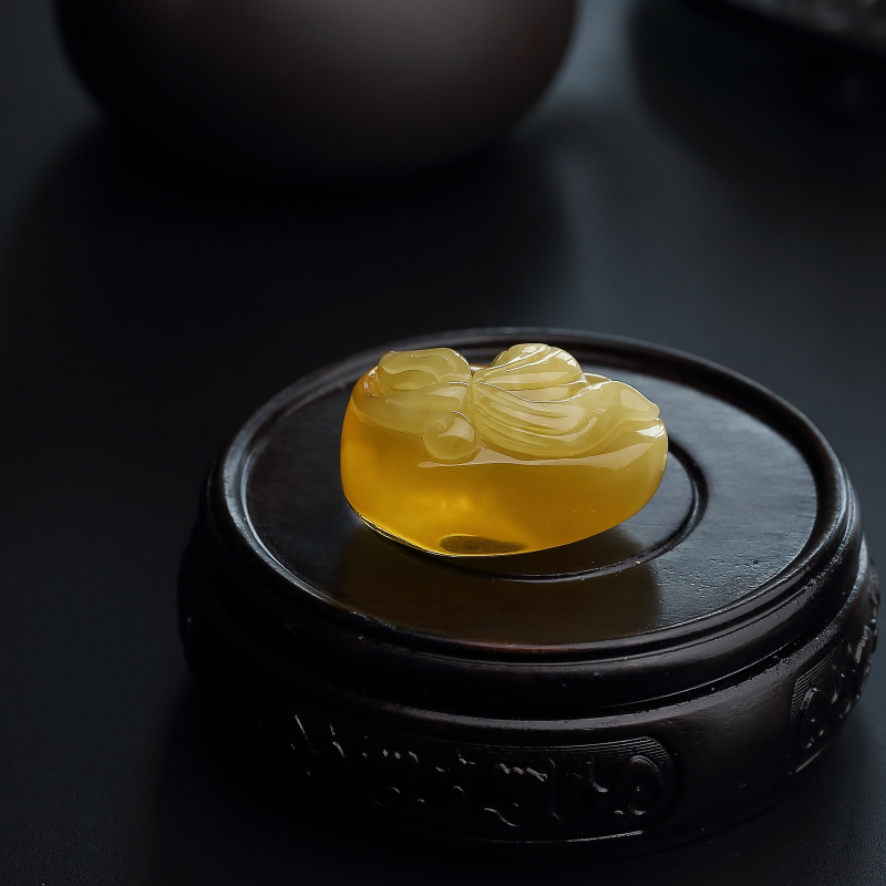 鸡油黄蜜蜡一品清廉吊坠-红掌柜