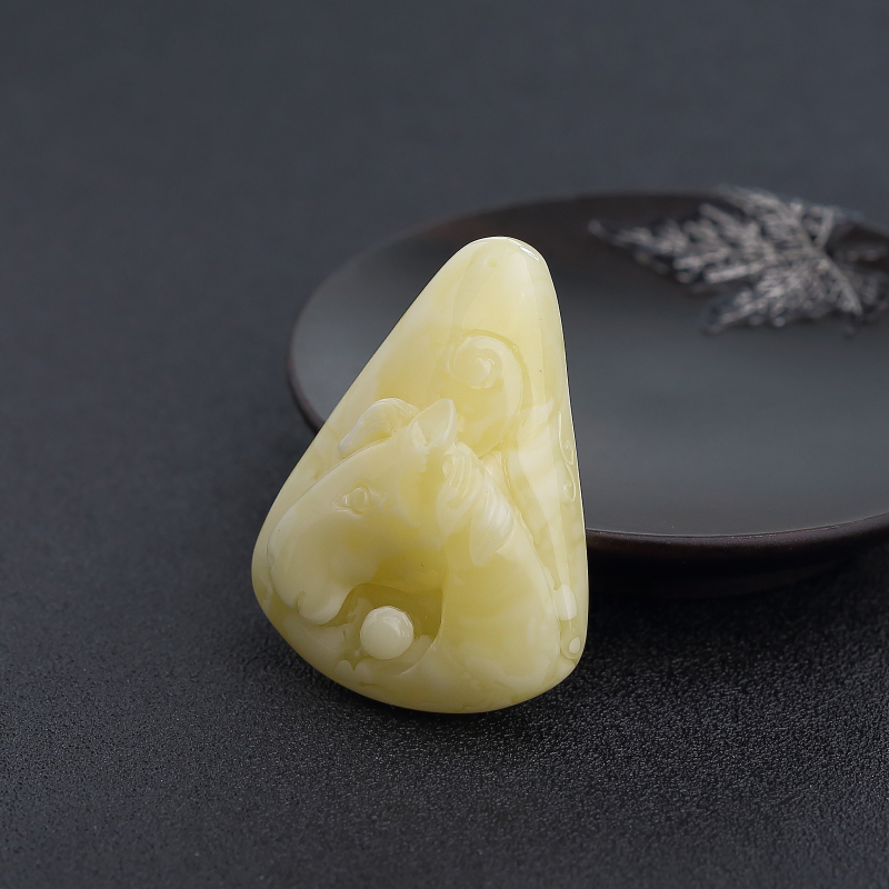 白花蜜蜜蜡马吊坠-红掌柜