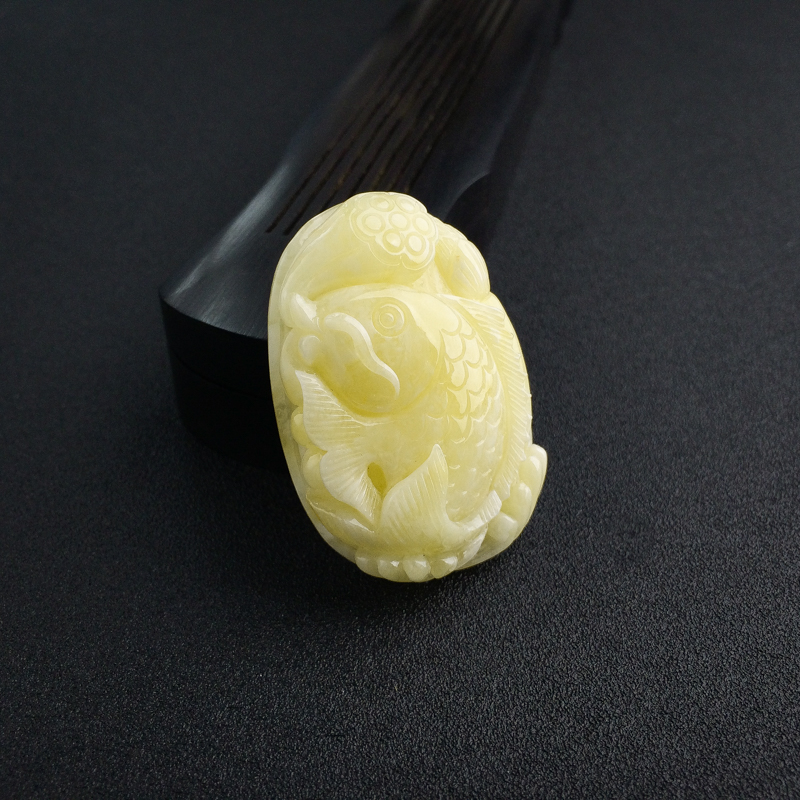 白花蜜连年有余吊坠-红掌柜