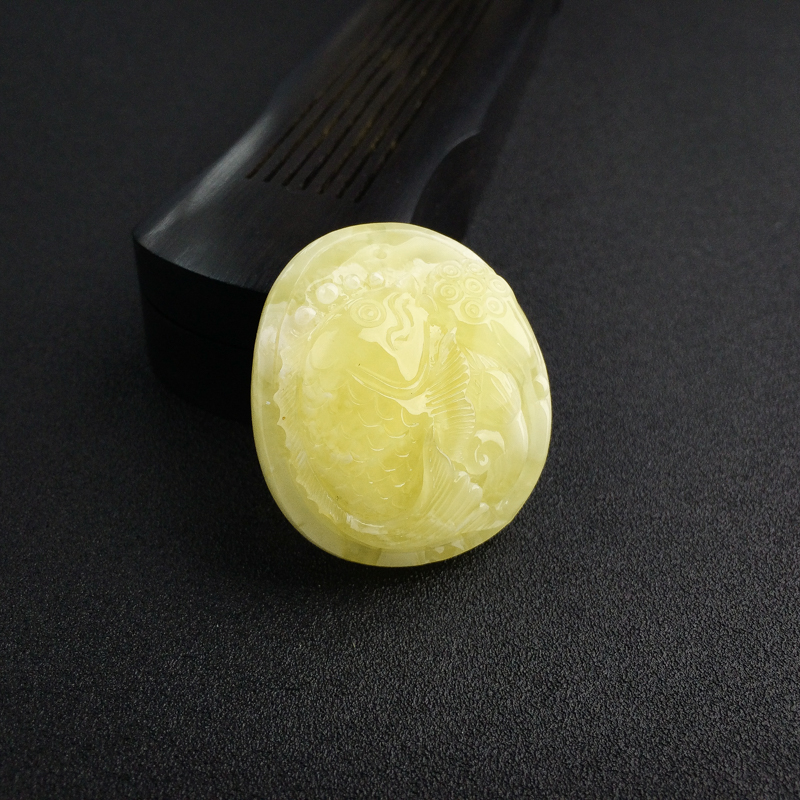 白花蜜连年有余吊坠-红掌柜