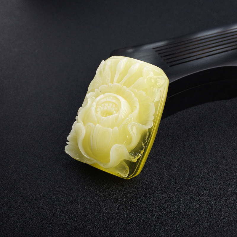 浅黄白花蜜吊坠-红掌柜