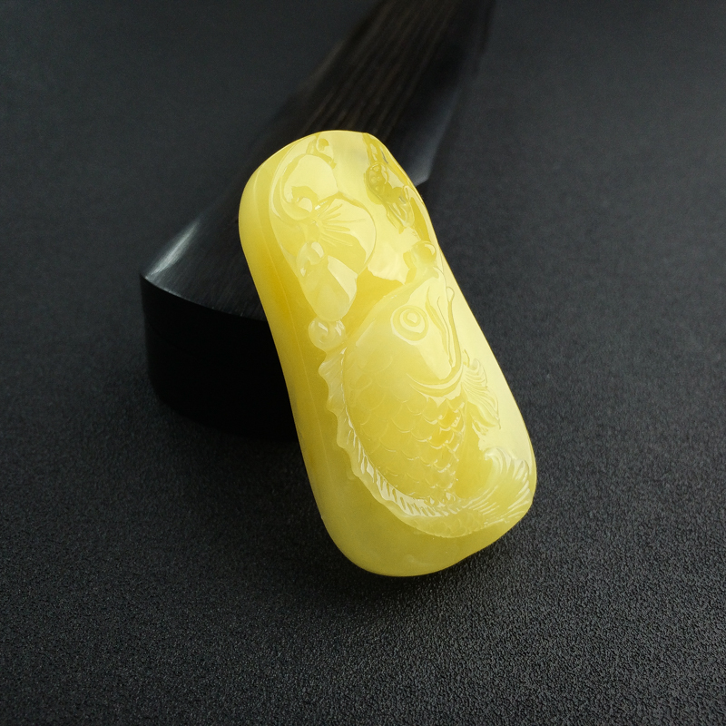 天然鸡油黄蜜蜡连年有余吊坠 - 红掌柜