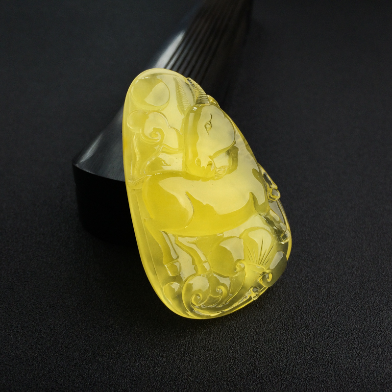 天然鸡油黄金绞蜜洋洋得意吊坠 - 红掌柜