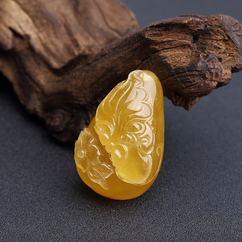 天然褐黄蜜蜡蝶恋花吊坠 - 红掌柜