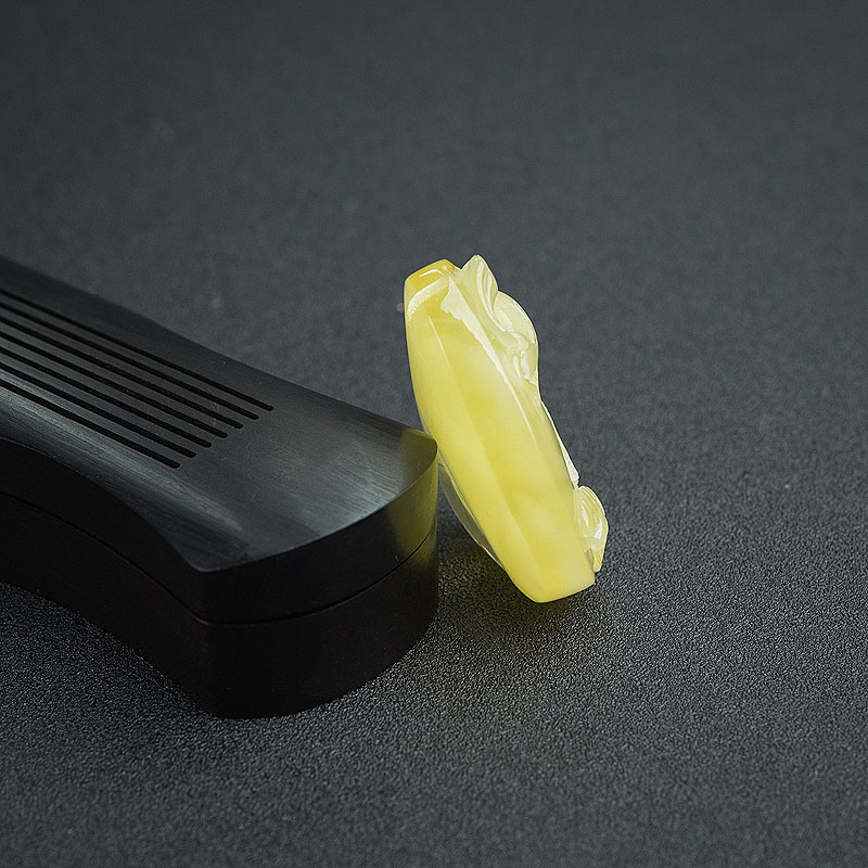 蜜蜡连年有余吊坠-红掌柜