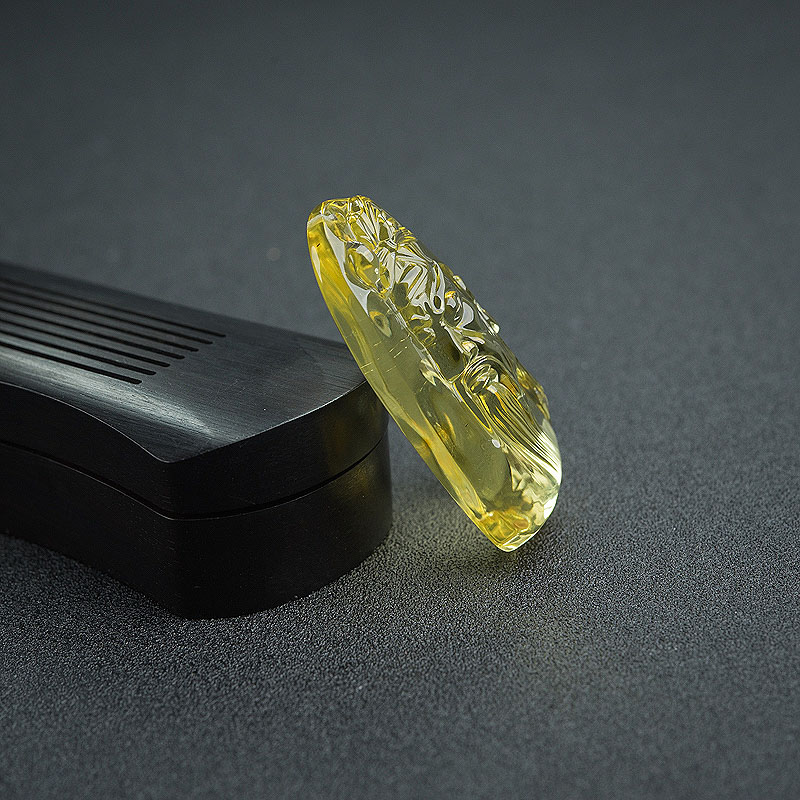 天然金珀关公吊坠-红掌柜