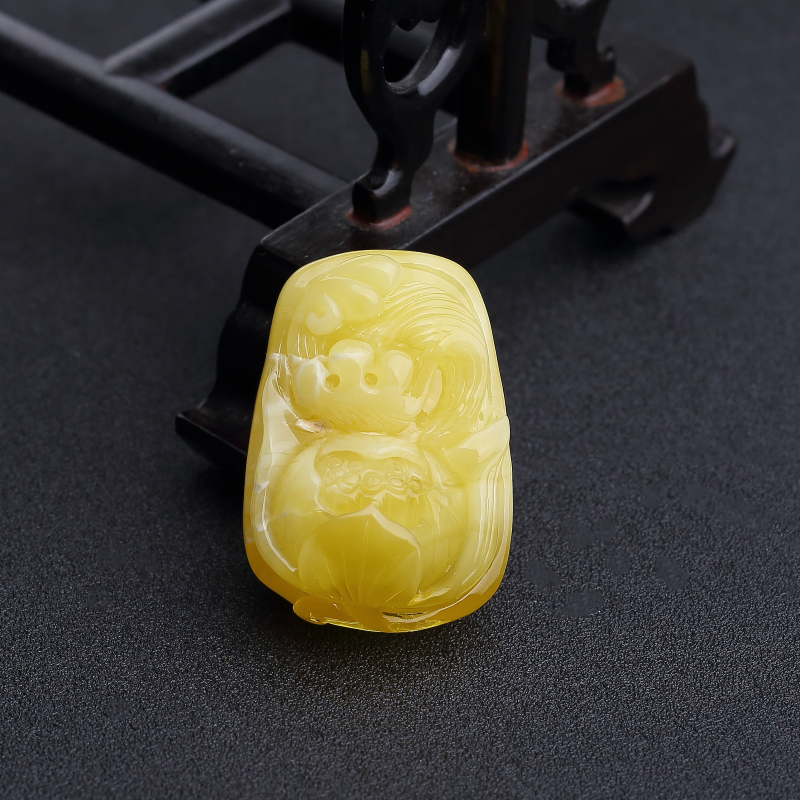 鸡油黄蜜蜡一品清廉吊坠-红掌柜