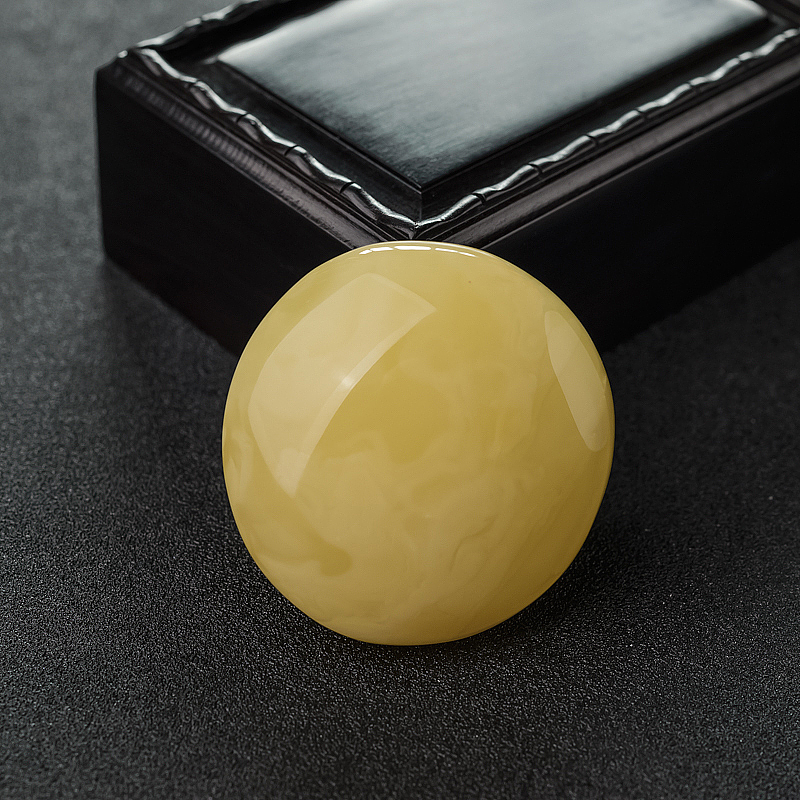 鸡油黄蜜蜡随形吊坠-红掌柜