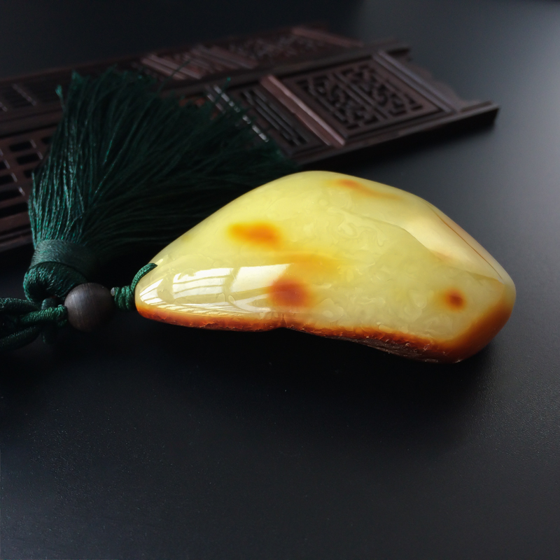 带皮蜜蜡随形吊坠-红掌柜