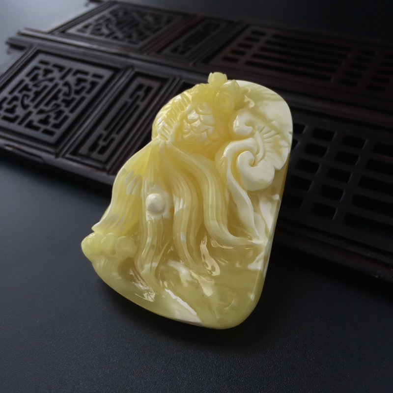 天然白花蜜连年有余吊坠 - 红掌柜