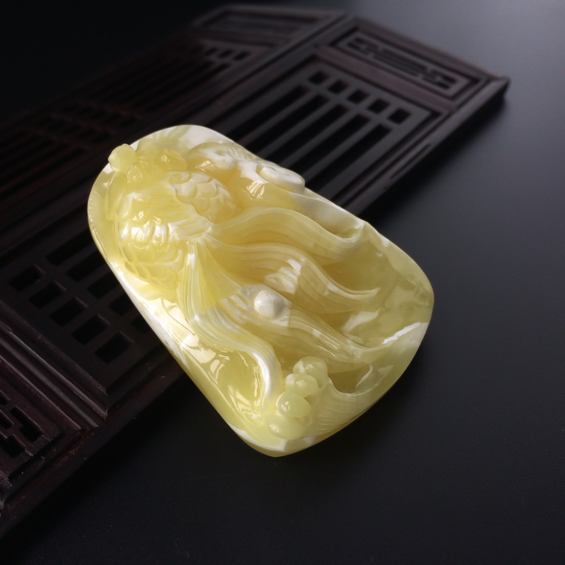 白花蜜连年有余吊坠 - 红掌柜