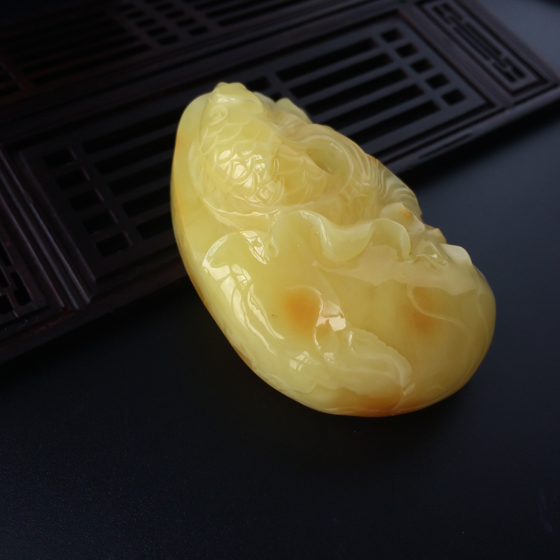 鸡油黄蜜蜡连年有余吊坠 - 红掌柜