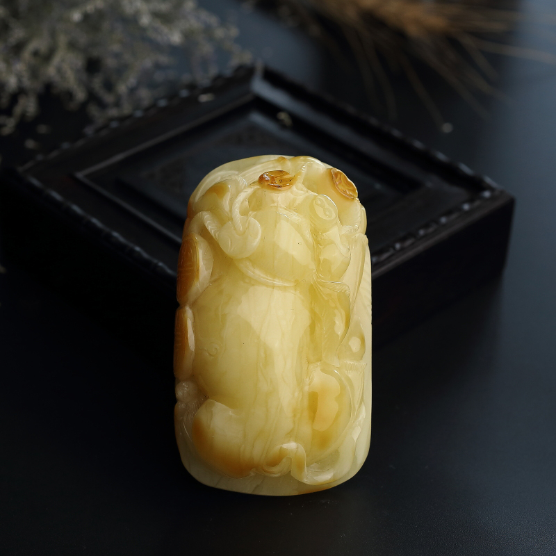 波罗的海天然鸡油黄蜜蜡猪吊坠-红掌柜