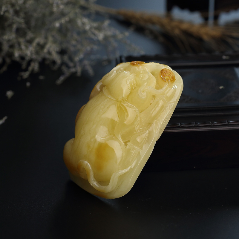 波罗的海鸡油黄蜜蜡猪吊坠-红掌柜