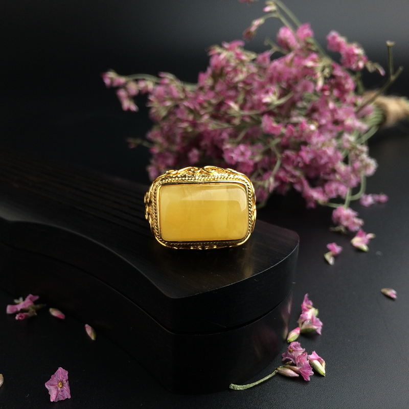 银镶天然鸡油黄蜜蜡戒指 - 红掌柜