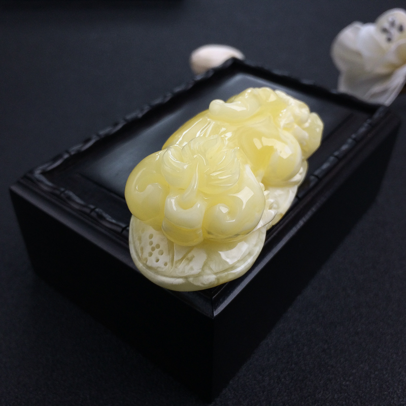 浅黄白花蜜貔貅吊坠 - 红掌柜