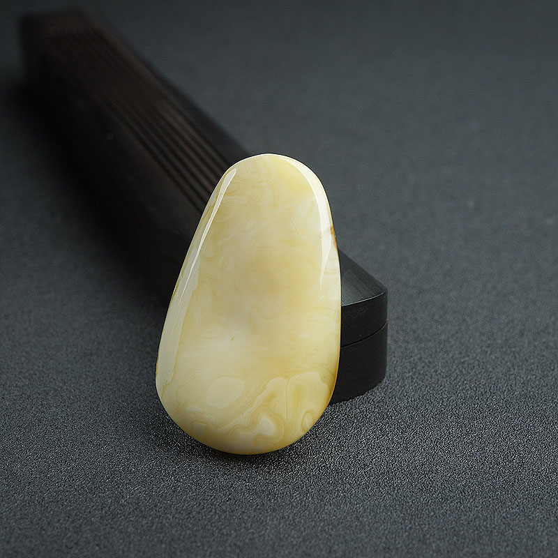 带皮蜜蜡随形吊坠-红掌柜