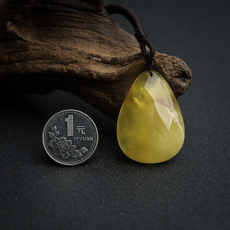 带皮金绞蜜吊坠-红掌柜