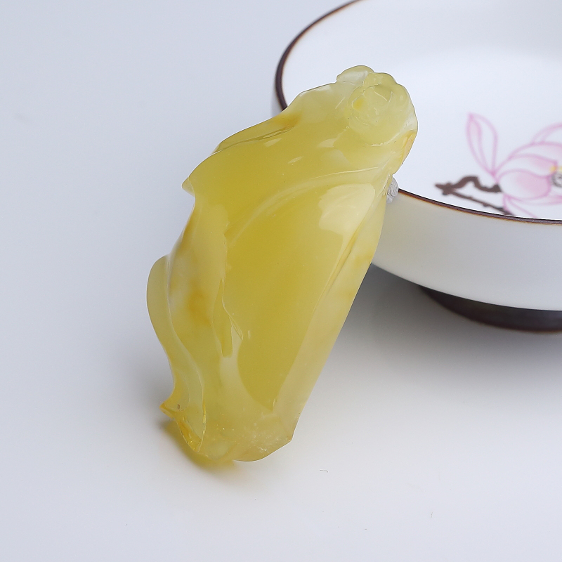 天然鸡油黄蜜蜡洋洋得意吊坠-红掌柜