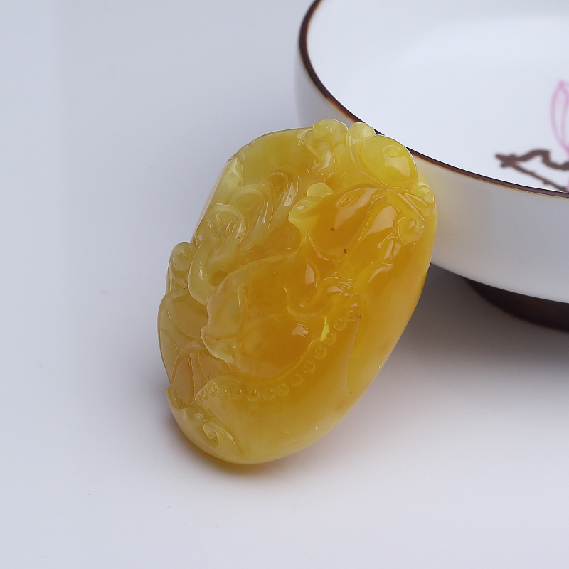 天然带皮褐黄蜜蜡灵鼠运财吊坠-红掌柜