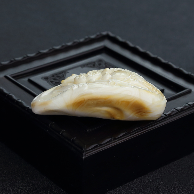 象牙白白蜜弥勒佛吊坠-红掌柜