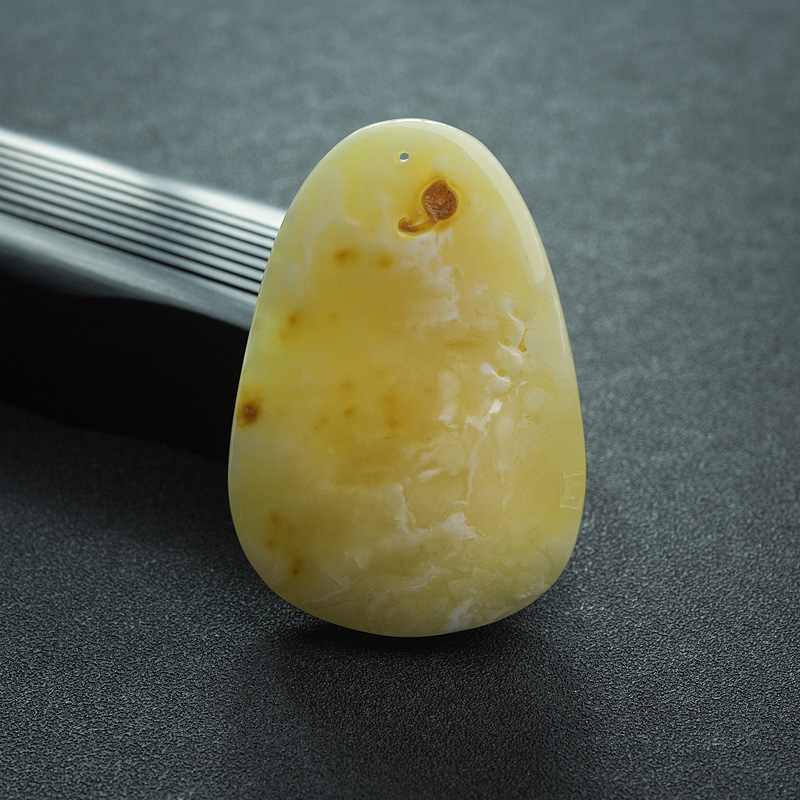 带皮白花蜜蜡观音吊坠-红掌柜