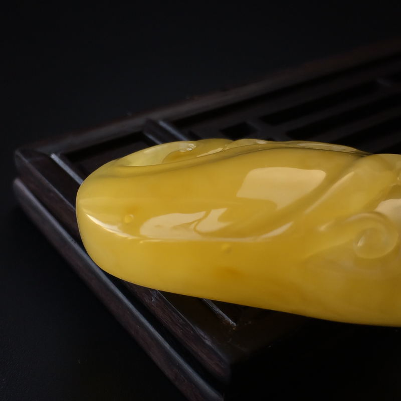 鸡油黄蜜蜡龙吊坠-红掌柜