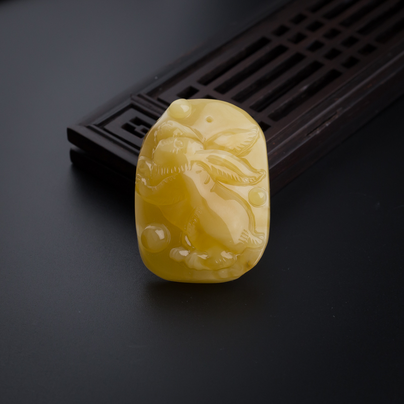 波罗的海天然满蜜鸡油黄蜜蜡兔子吊坠-红掌柜