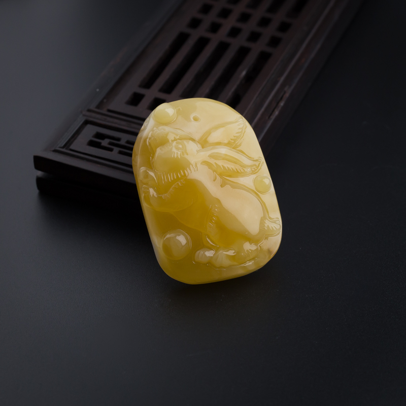 天然满蜜鸡油黄蜜蜡兔子吊坠-红掌柜