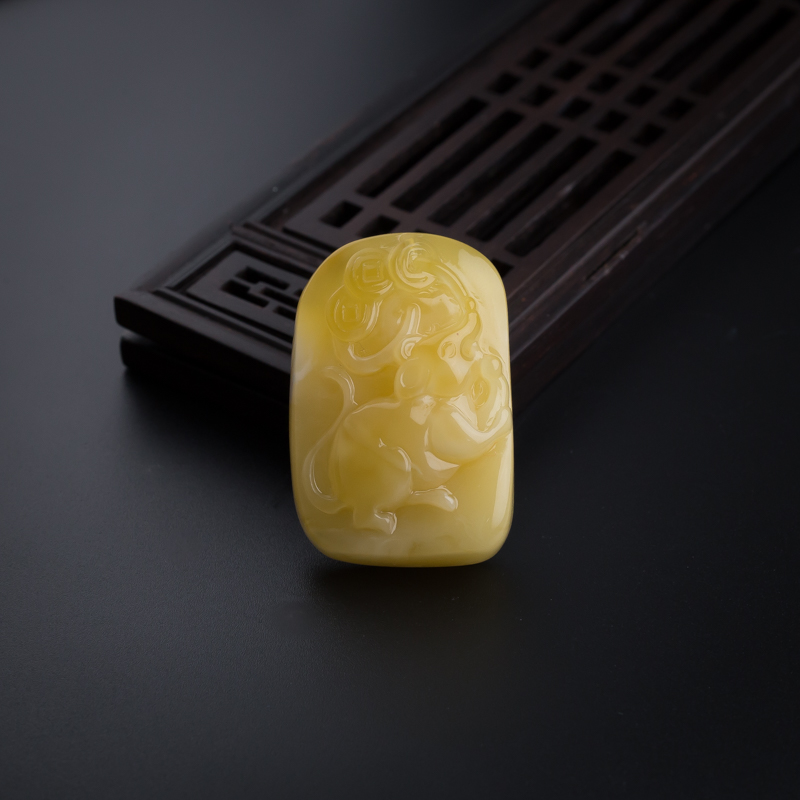 天然满蜜鸡油黄蜜蜡老鼠吊坠-红掌柜