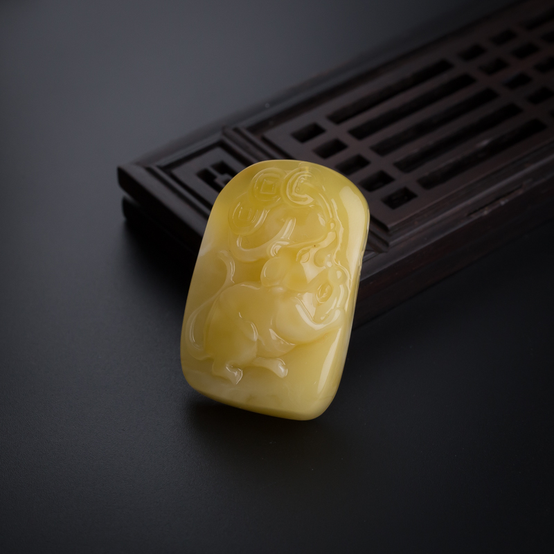 天然鸡油黄蜜蜡老鼠吊坠-红掌柜