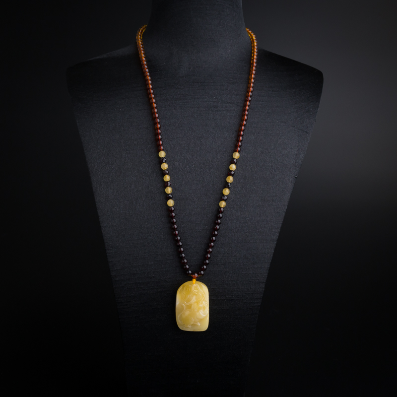 鸡油黄蜜蜡老鼠吊坠-红掌柜