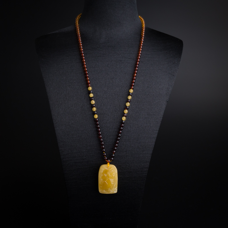 鸡油黄蜜蜡牛吊坠-红掌柜