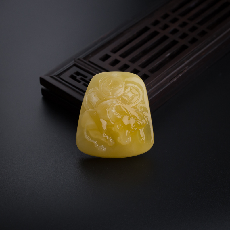 天然满蜜鸡油黄蜜蜡牛吊坠-红掌柜