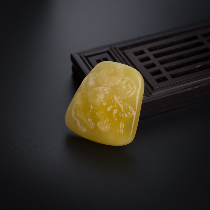 天然鸡油黄蜜蜡牛吊坠-红掌柜