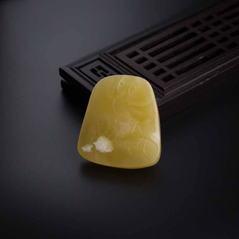 天然满蜜蜜蜡牛吊坠-红掌柜