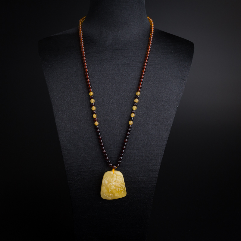 鸡油黄蜜蜡牛吊坠-红掌柜
