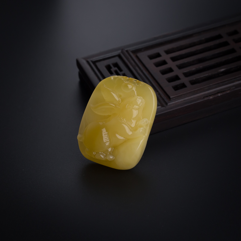 天然鸡油黄蜜蜡兔子吊坠-红掌柜