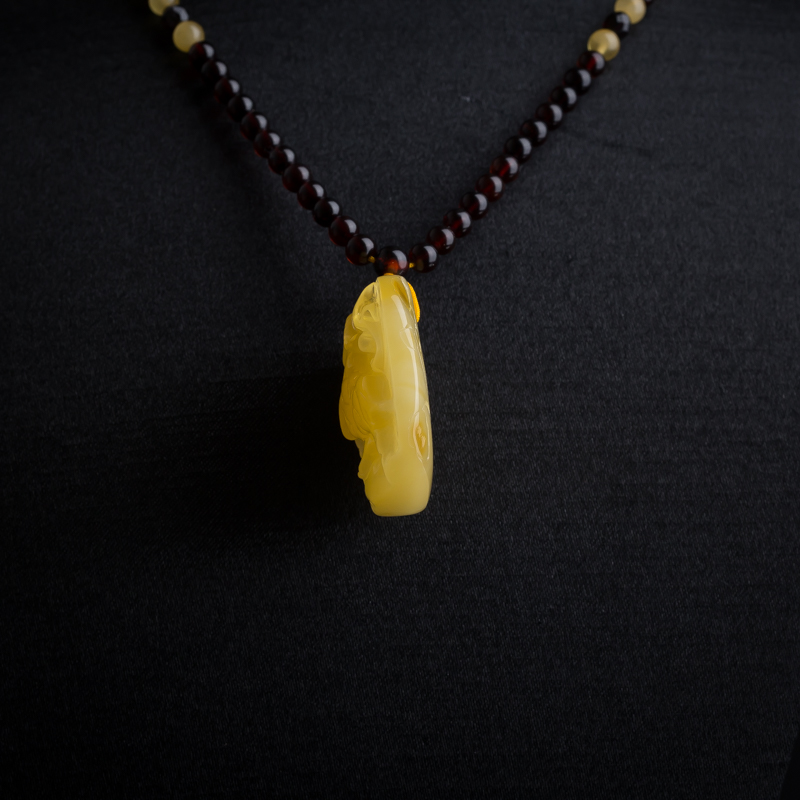 鸡油黄蜜蜡羊吊坠-红掌柜